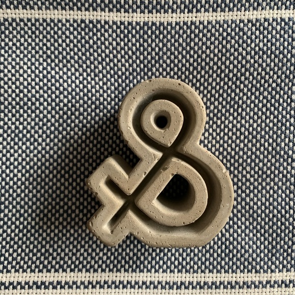 Concrete Ampersand Decor - Picture 2 of 6